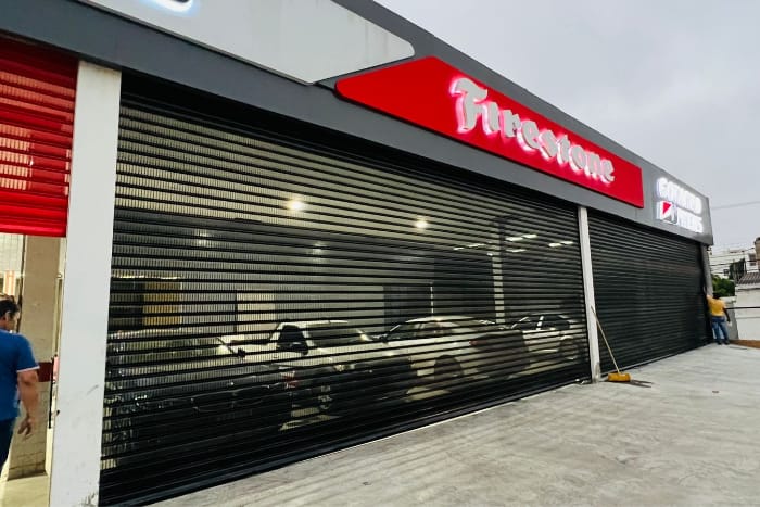 imagem de conserto de portas automáticas