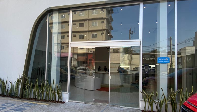 imagem de conserto de portas de vidro